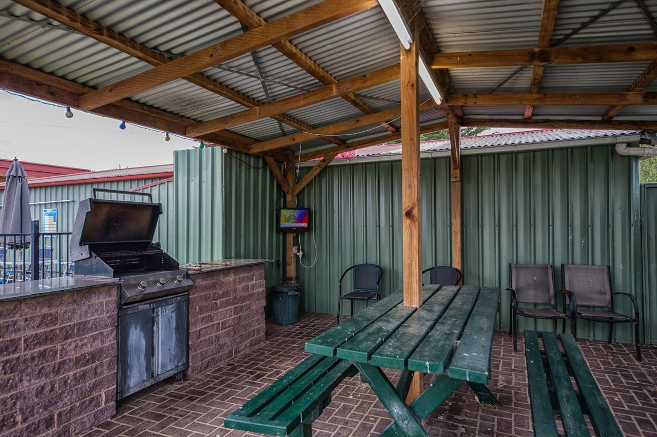 Heywood Motor Inn Exterior photo